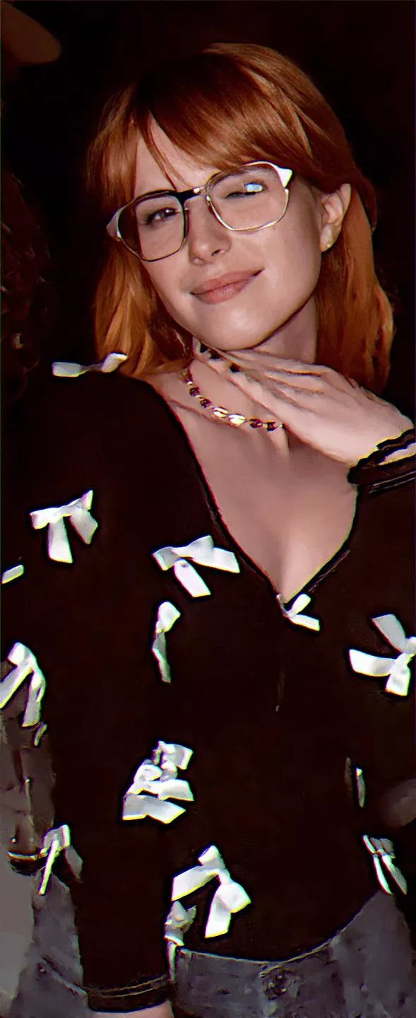 Hayley Williams with Glasses just really does it for me