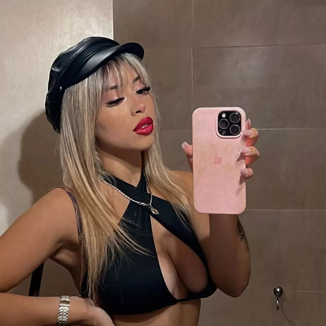 Hey 👋 can I play with your balls [Domme]