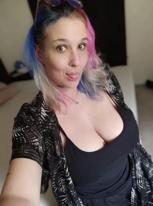 Hope you like a silly goth milf
