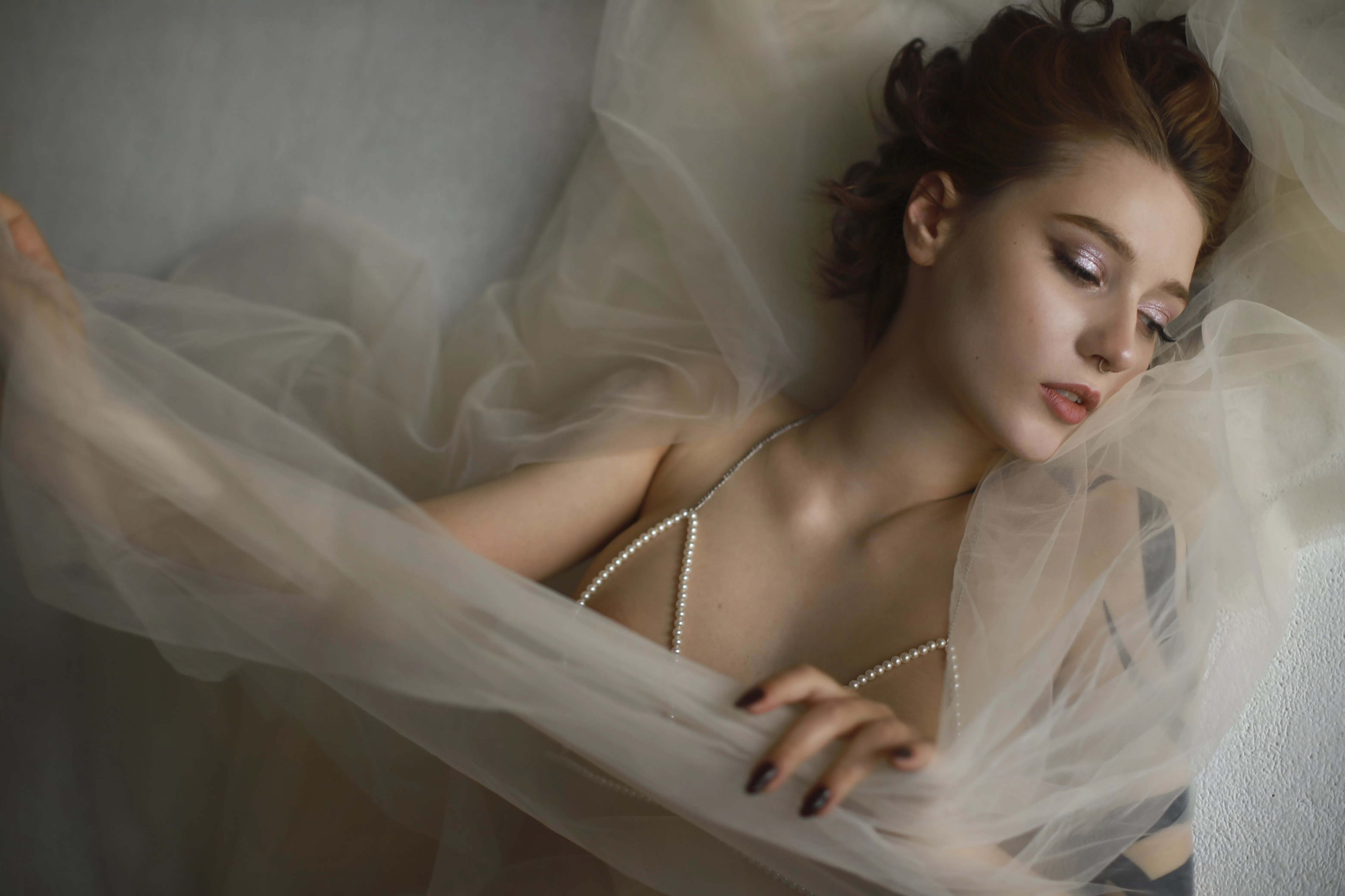 I join a heart of snow to the whiteness of swans (c)