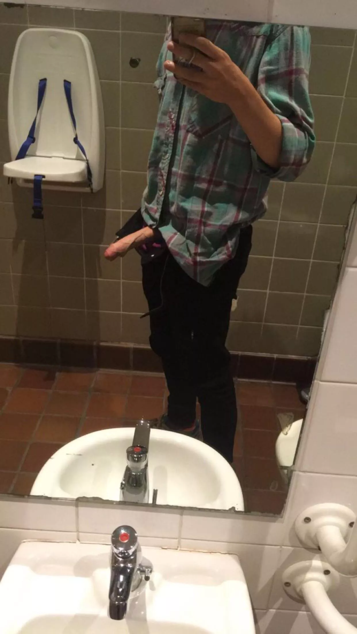 I keep getting bored in the library so I go into the shared toilets to take nudes… I kinda hope someone follows me in 👀