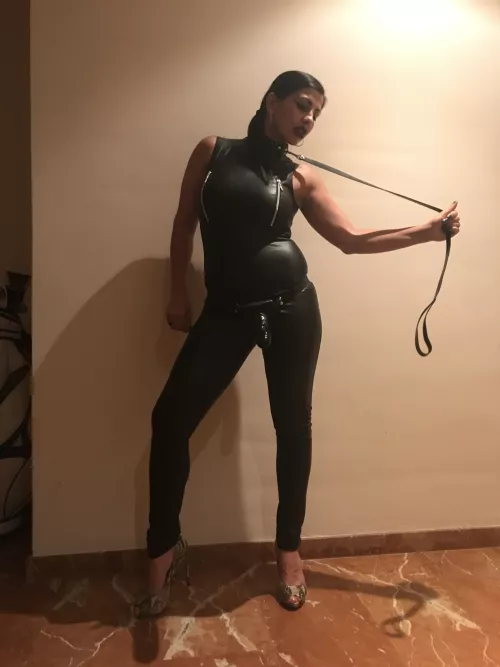 I like to train my slaves 🤐😈