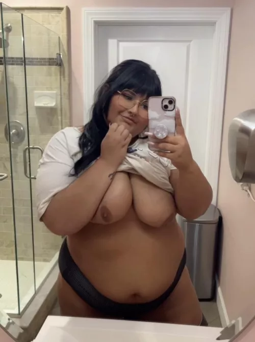 i love being single but lately i’ve been wanting a man to play house with for like 24 hours 🥺 lmao