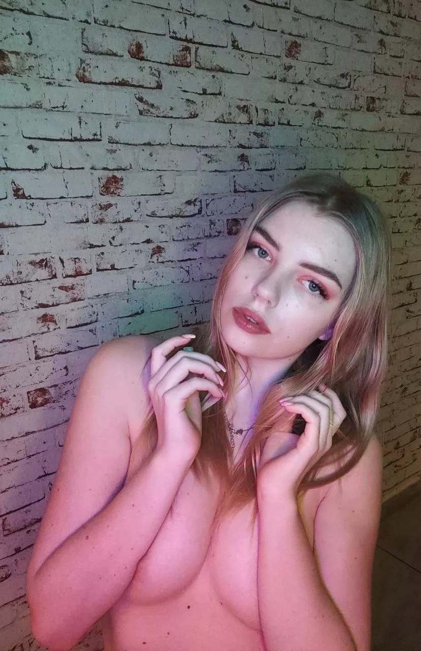 I need an older man I can spend nudes to