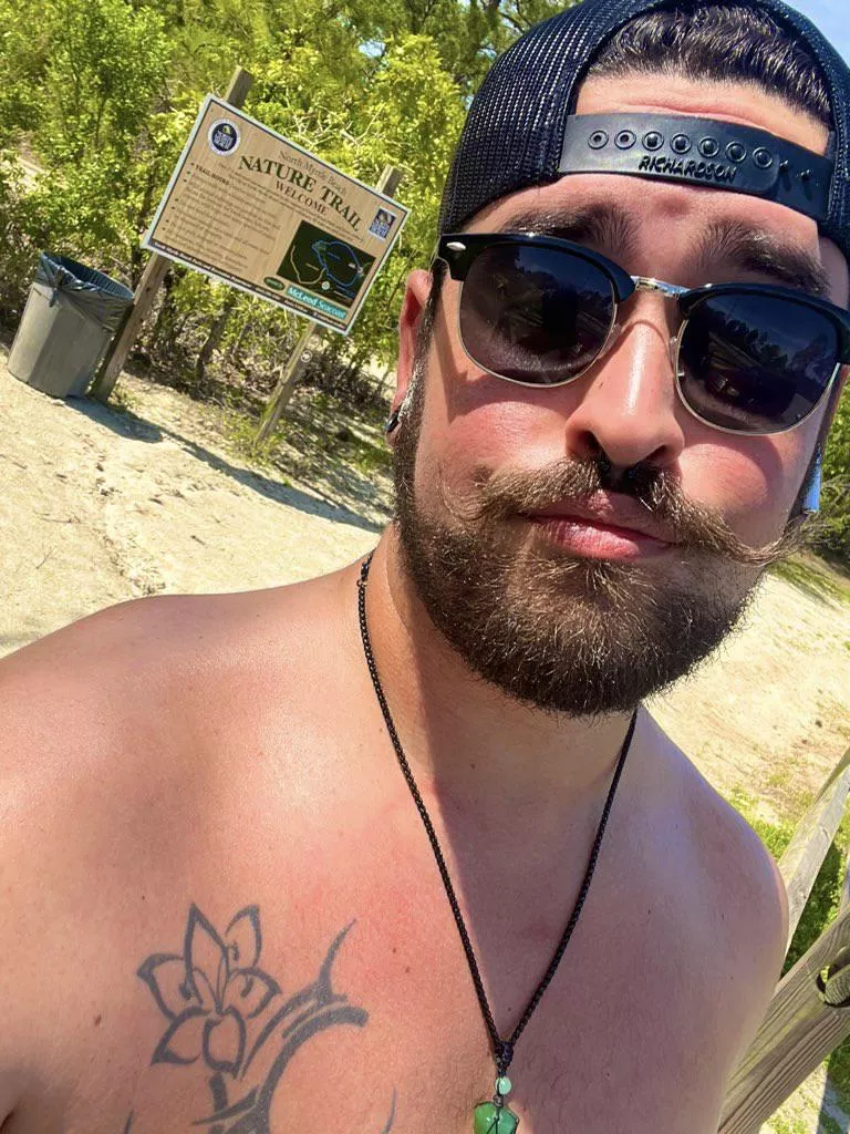 It’s too beautiful outside to stay in, so I went on a walk on a nearby trail ☀️ 🌳 🚶🏻‍♂️ 🌳 ☀️