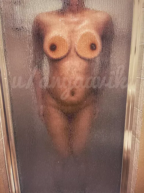 Join me in shower !🍀