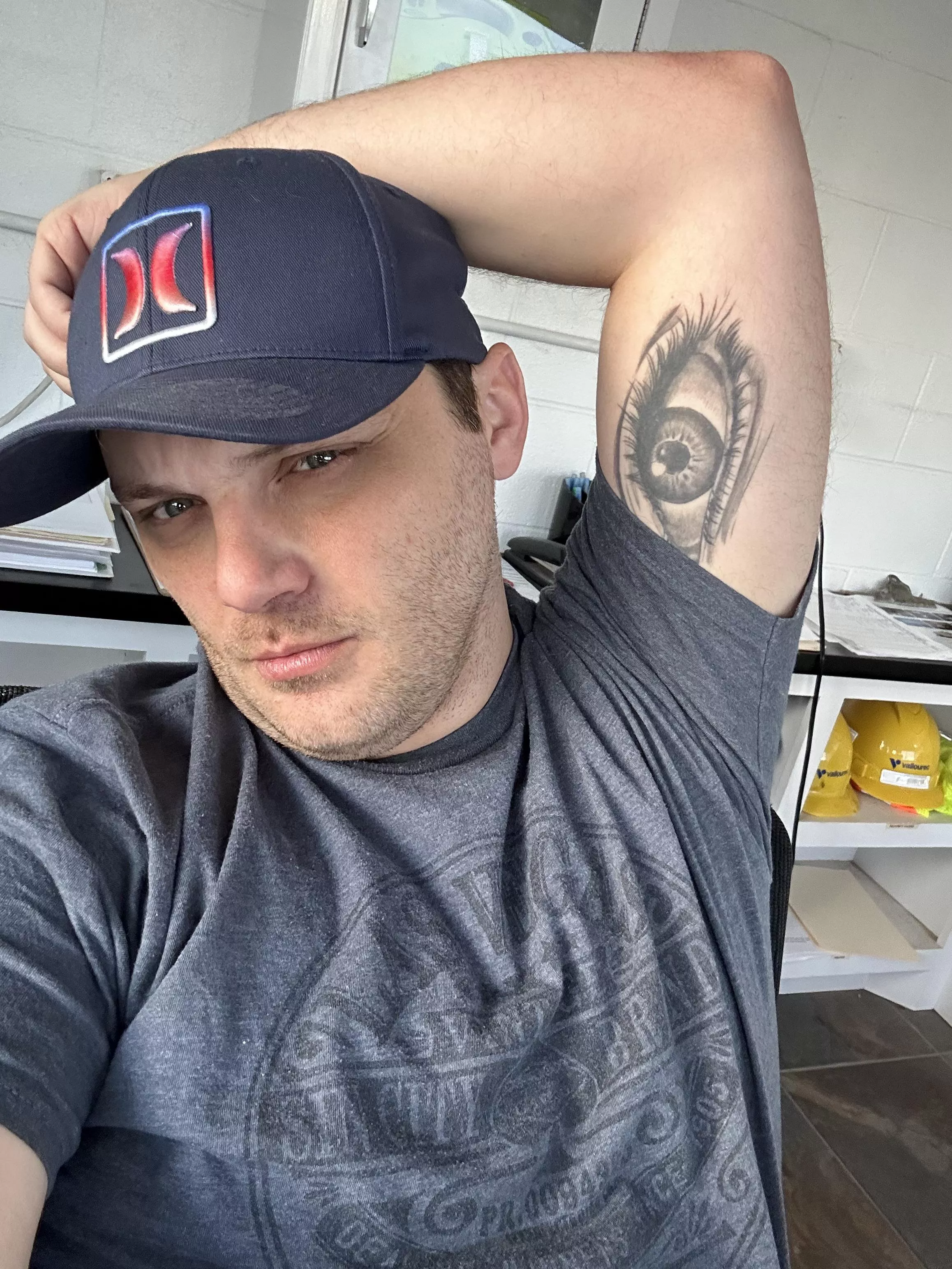 Lookin for friends and dates.