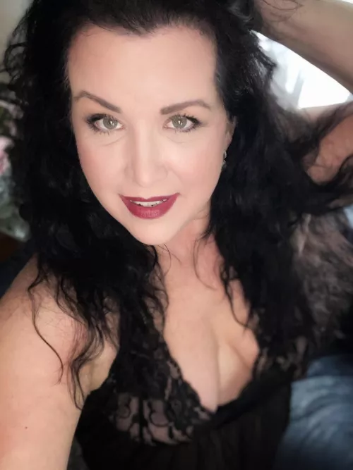 Milf Monday vibes… F56