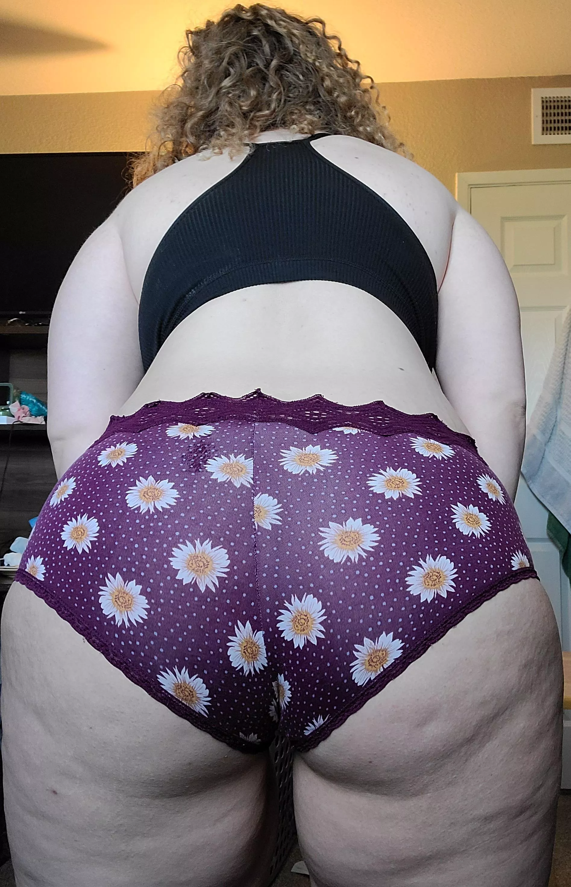 some cute flowers to cover my ass (oc)