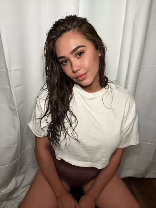 some fresh from bath Filipina brunette for you daddy 😘