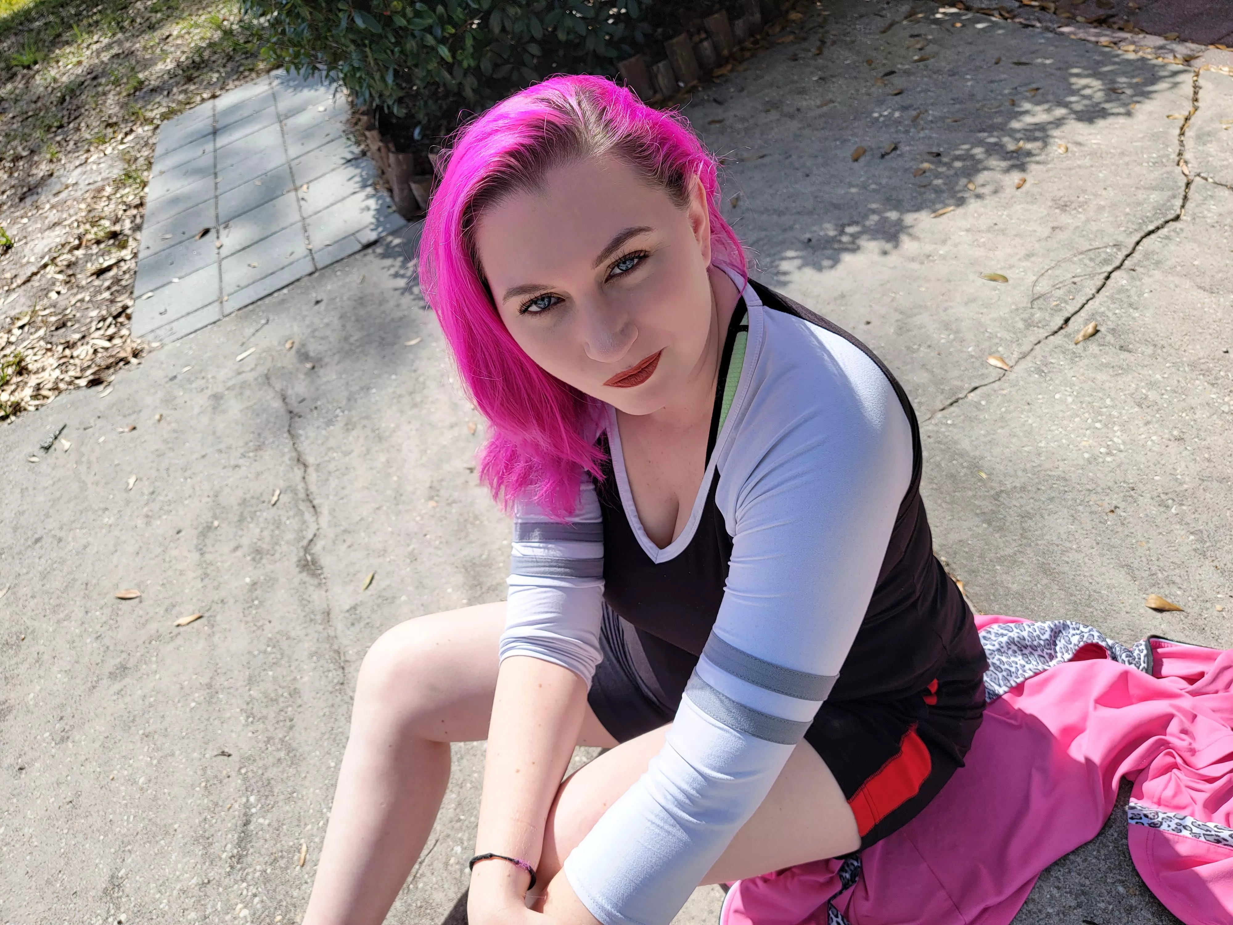 The weather's so nice, perfect for taking a walk and getting some fresh air 😊