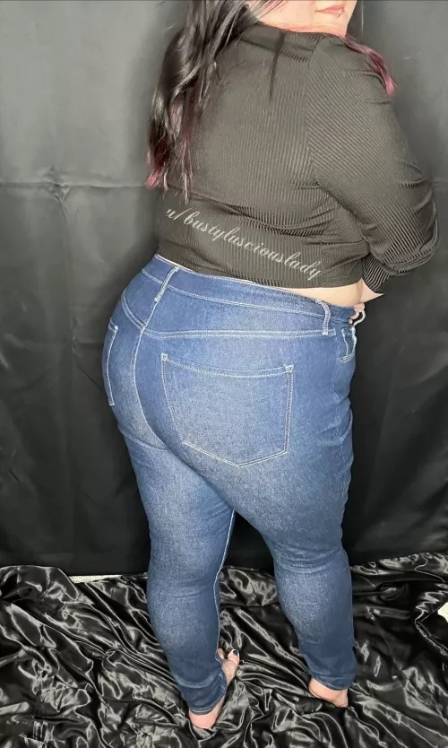 There isn't anything better than finding jeans that fit my booty like a glove.