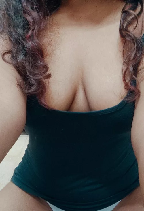 This is all that I can wear at home in this crazy heat🥵