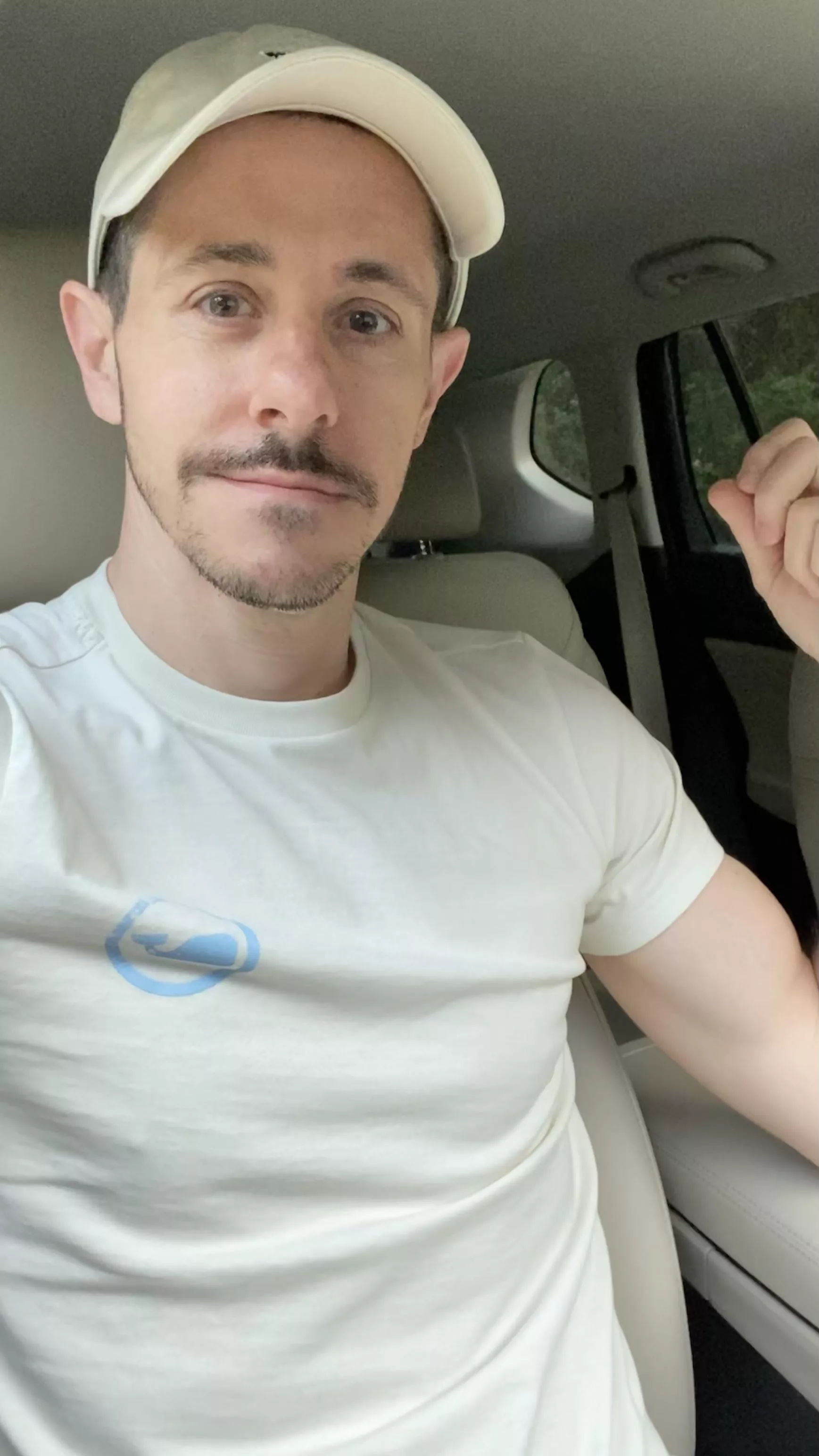 Thought I looked halfway decent in this selfie. Hope you all had a great Tuesday!