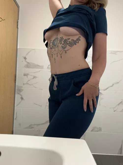 Underboob for your Tuesday