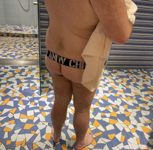 Want to fuck me in the spa locker room?💦💦🍑🍑