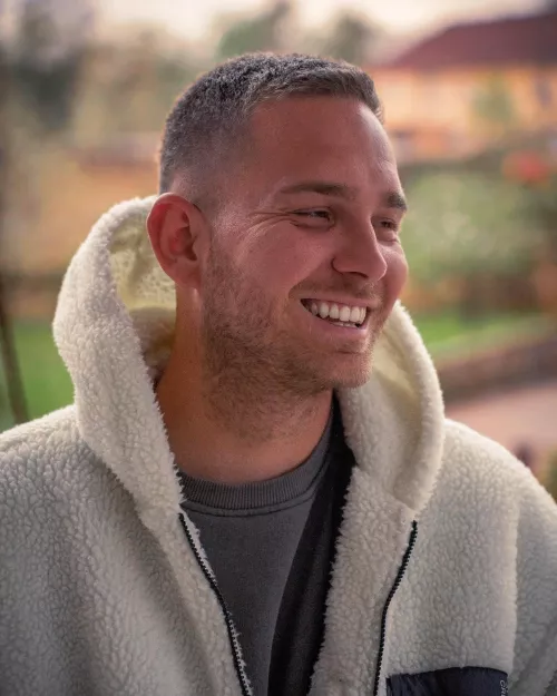 Was always self conscious of my smile, but i think i should embrace it more 🤗