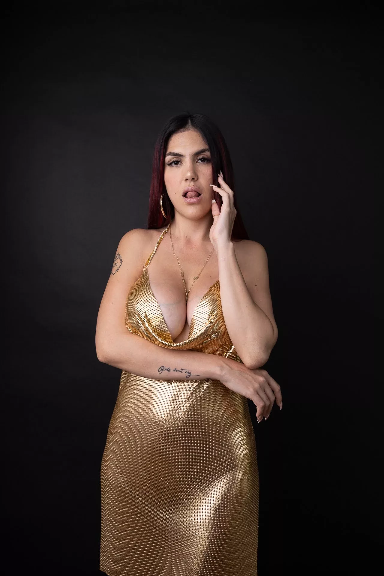 What are you looking at? Bow down 🙄😈 [domme]