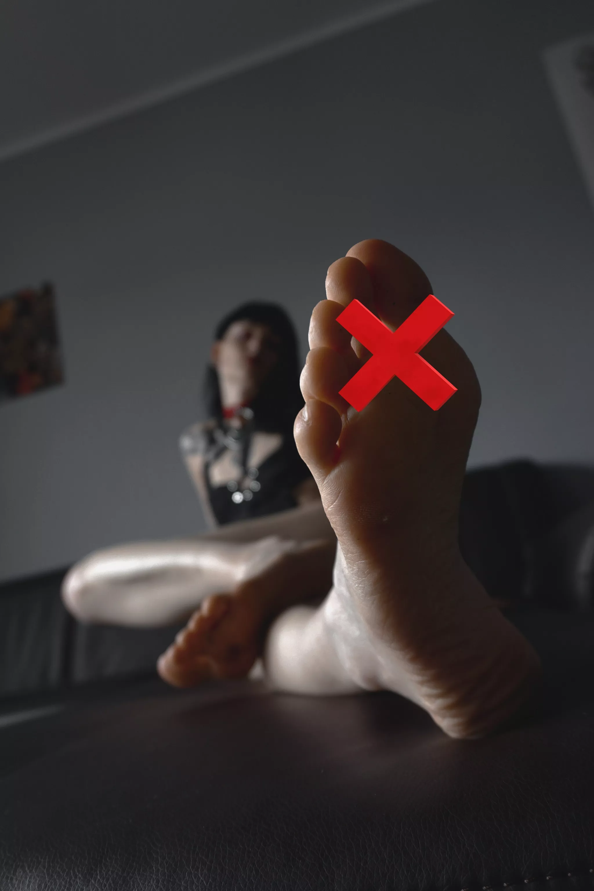 Where are those feet lovers here?! Shie yourself and worship my feet!