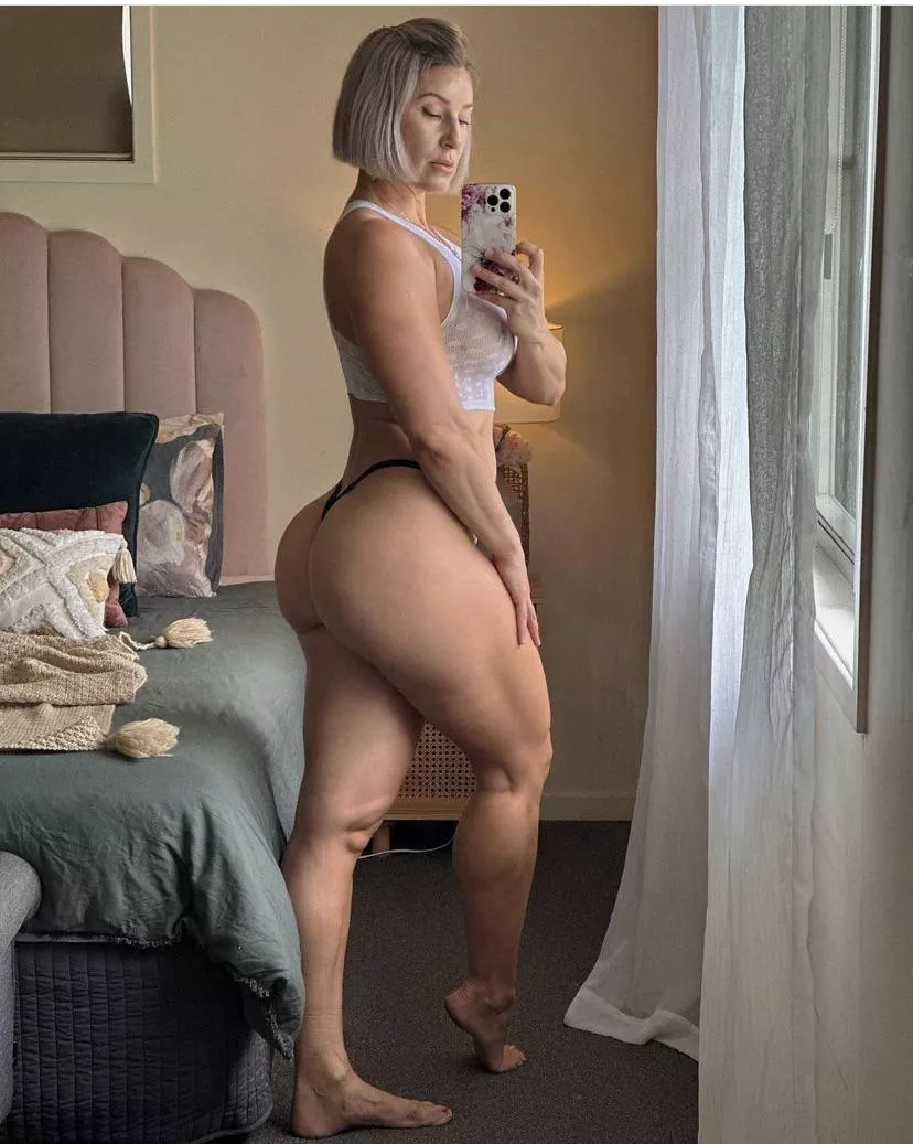 42 year old Milf Curvy_muscles on IG