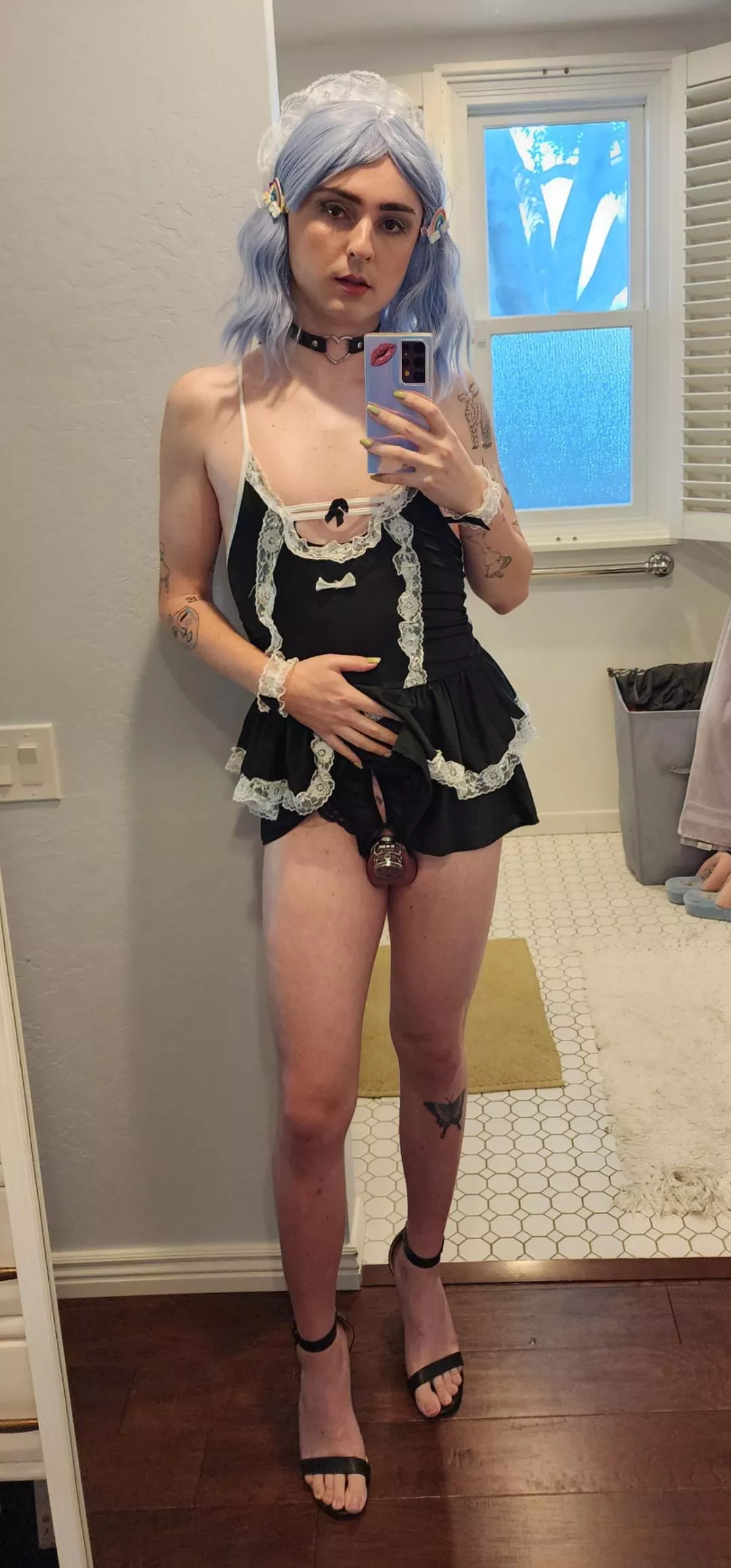 A cage compliments each outfit 😉