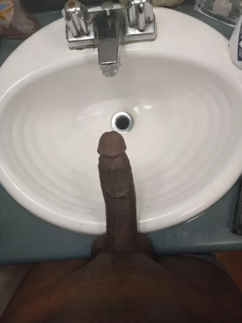 All porcelain, big faucets