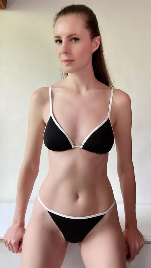 bought a new black bathing suit, I look very sexy in it :)