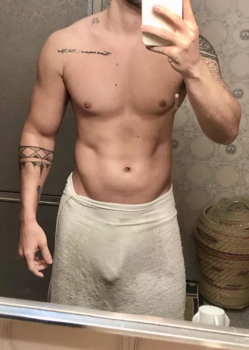 come take a bath with me babe? what a horny!!