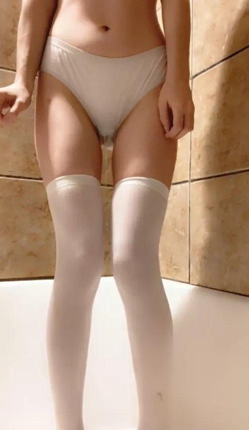 Daddy doesn’t let me use the toilet 🥺