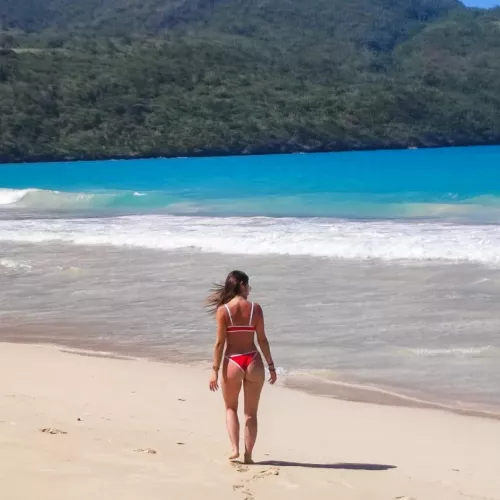 Deserted beach and me. Someone else? 🔥