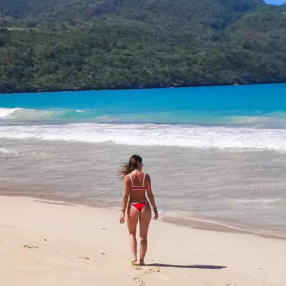 Deserted beach and me. Someone else? 🔥