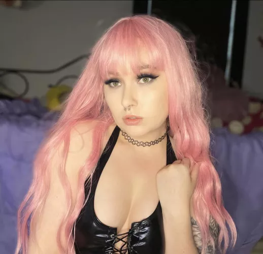 Do you need some attention? 🖤🖤🖤