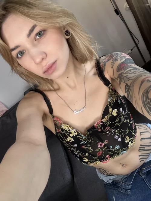 [f] I'm in love with selfies!