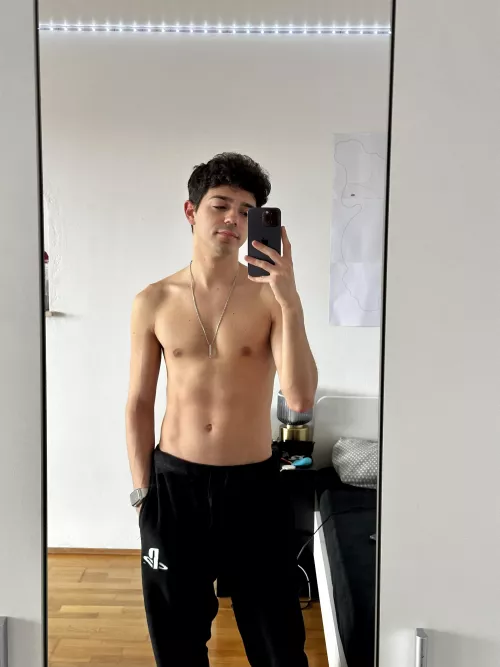 I bought Playstation pijama pants 😁 Anyone wants to play anything? (Ps5 🫶)