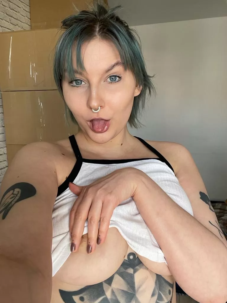 I had 20 boxes while moving out, 10 of them are books and manga... [F]