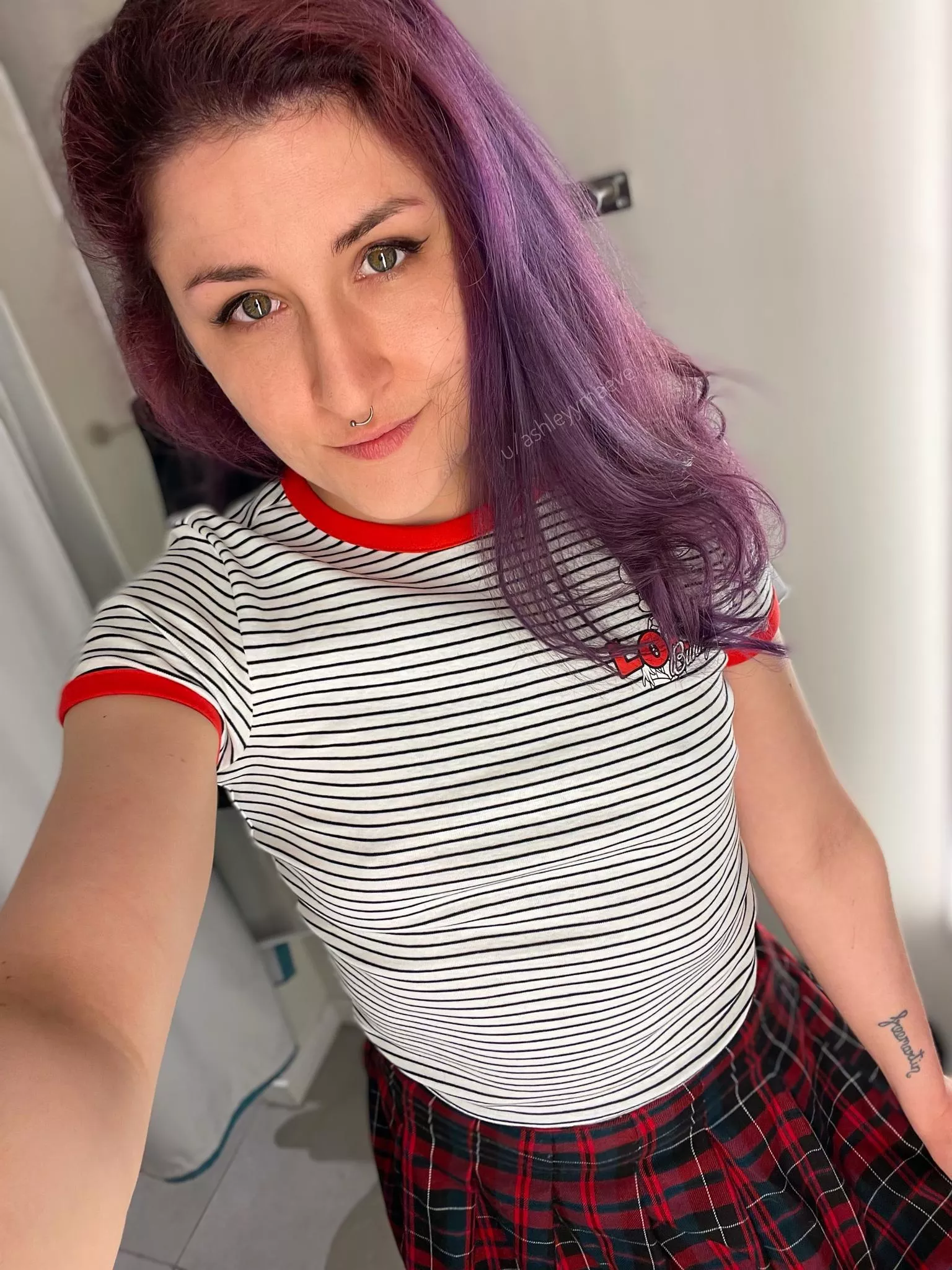 I just love being braless in public <3