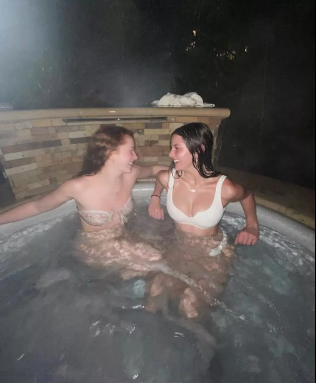 IUTR hot tub looks fun tonight.