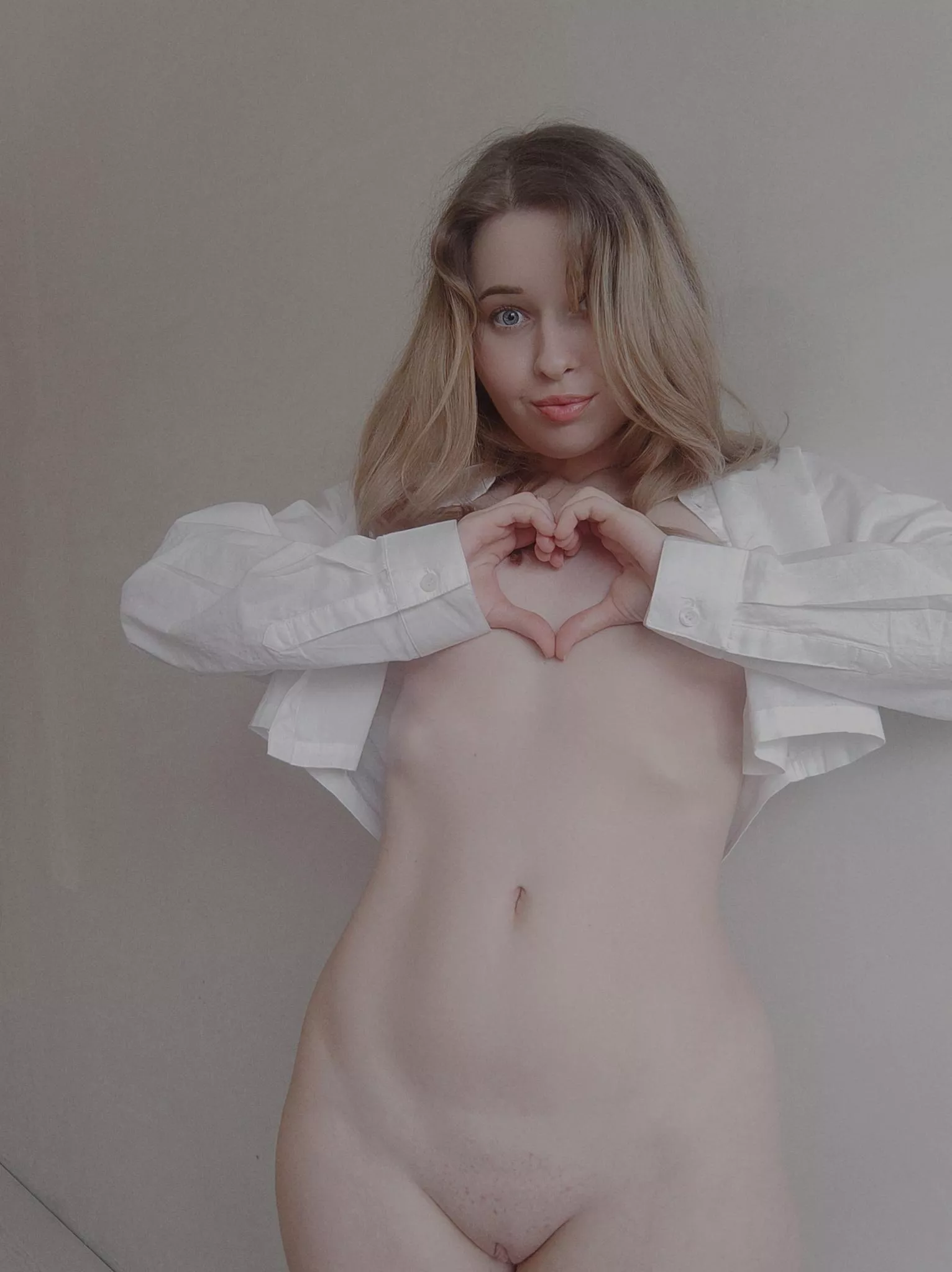 Loving I send you a shy heart