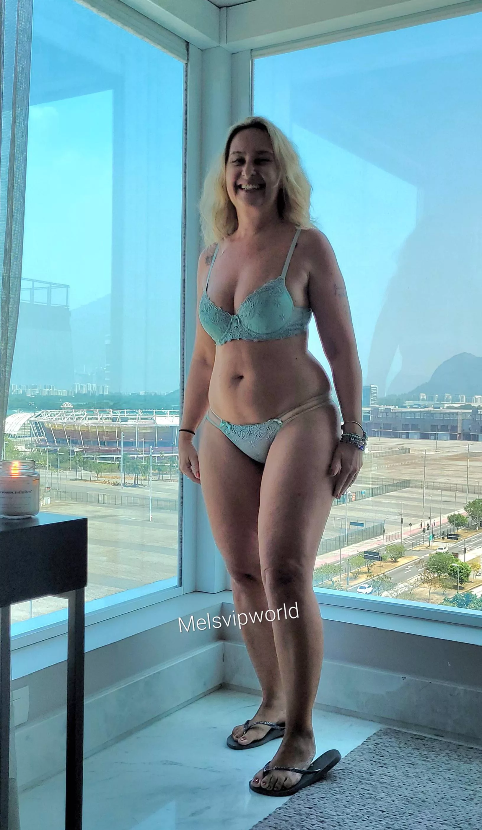 Me and my smile Just passing to wish a wonderful day for you honey. Hope see u soon (51y)