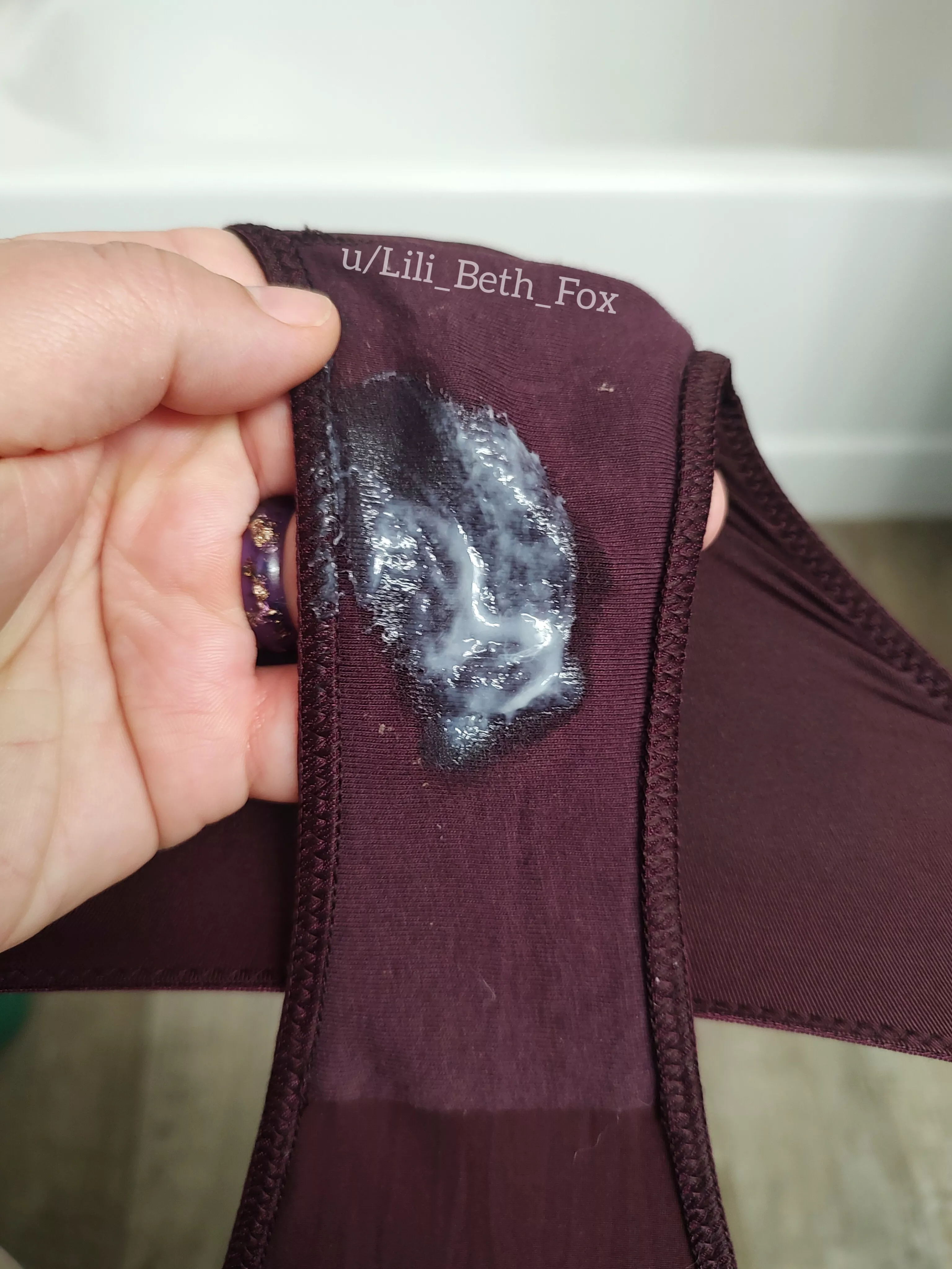 Only 4hrs into this 3 day wear... Can I soak a pair for you next?? [Selling] DM me!