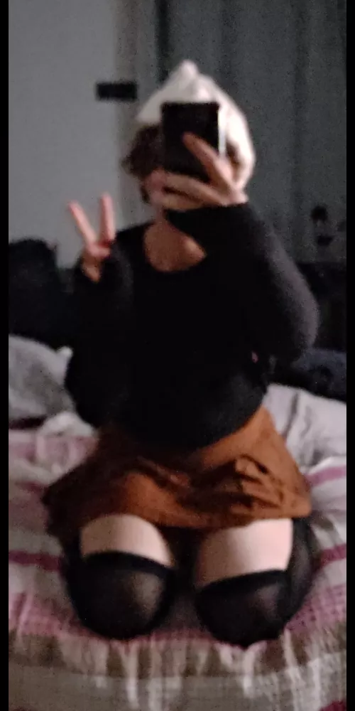 out of focus but still cute af with thicc thighs