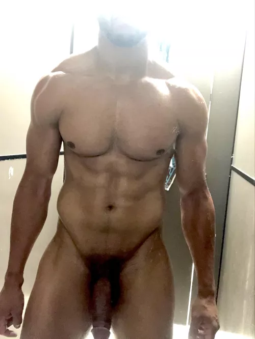 Shameless gym shower selfie 🤳🏼