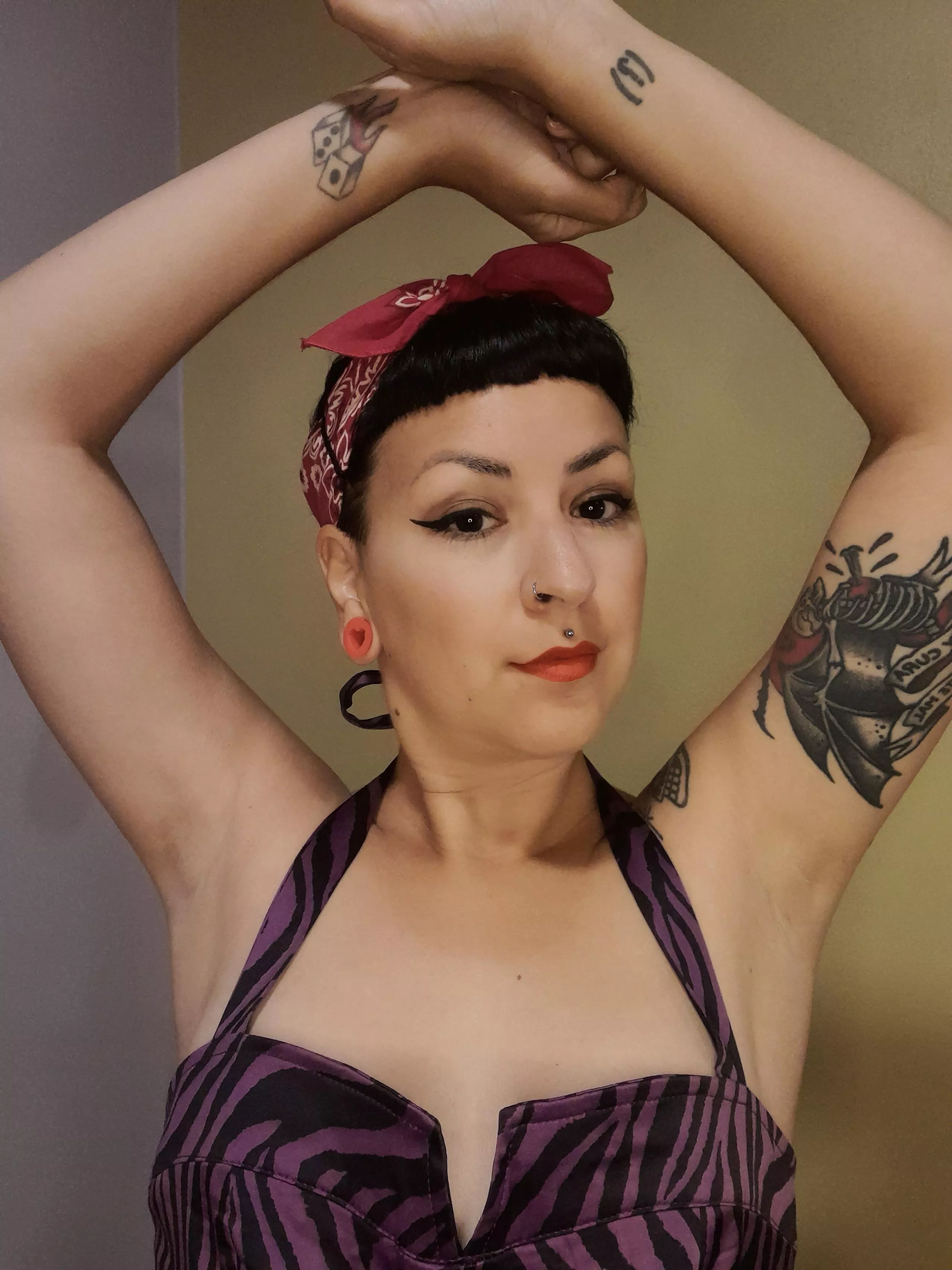 Soft armpits makes me hot 🔥🥵