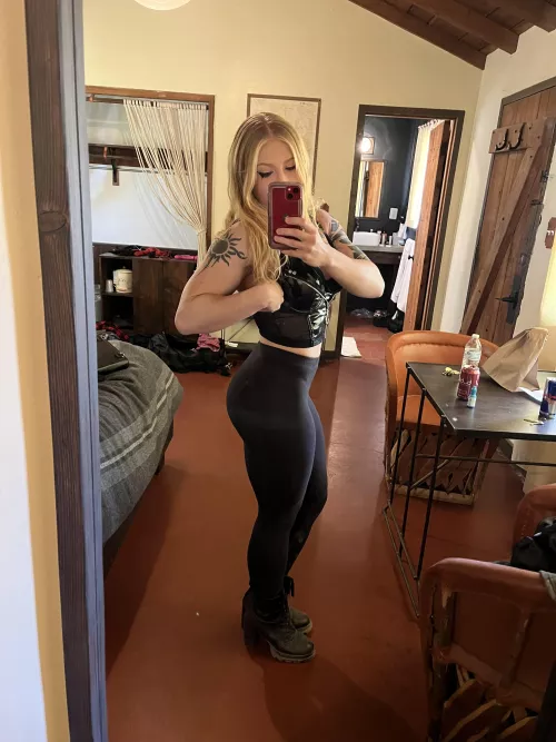 Those leggings really makes my ass look bigger