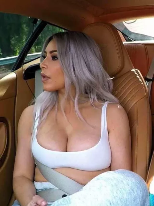 Those tits & lips! 🥵