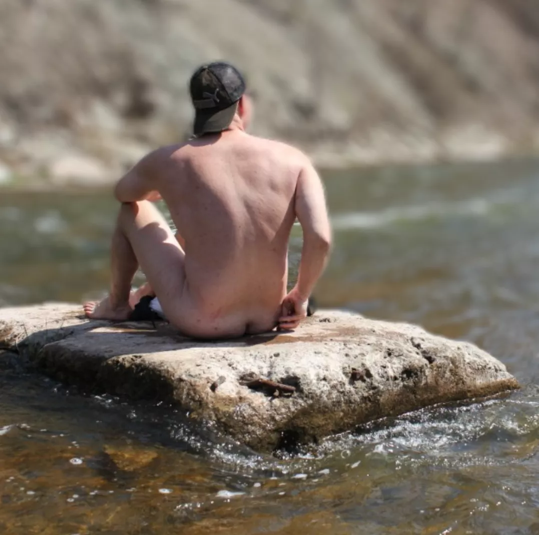 Toastin' up my buns while catchin' some rays...