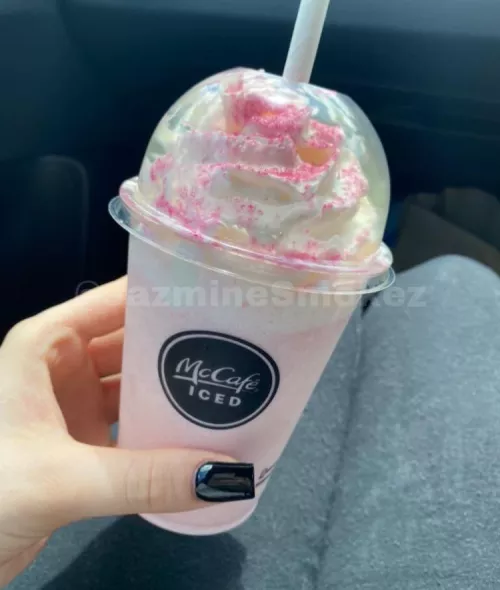 what do you prefer, black or white nails? 💅🏻