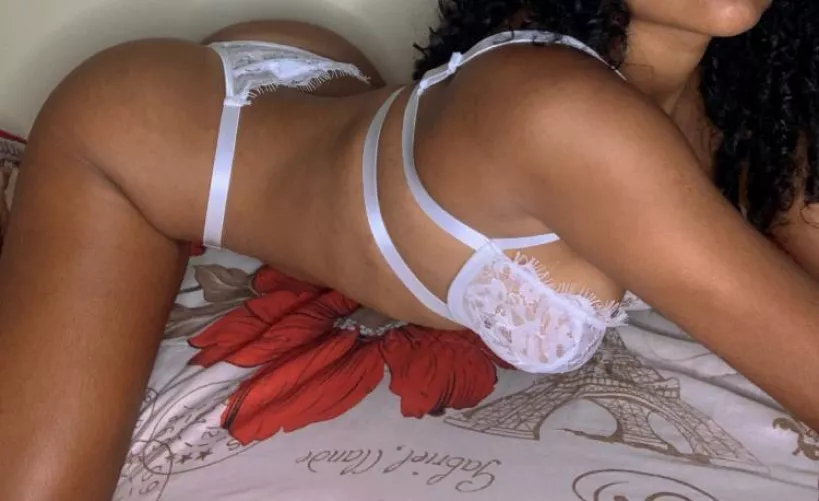 What do you think of my Latina curves?