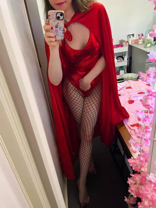 Who likes me in red ❤️