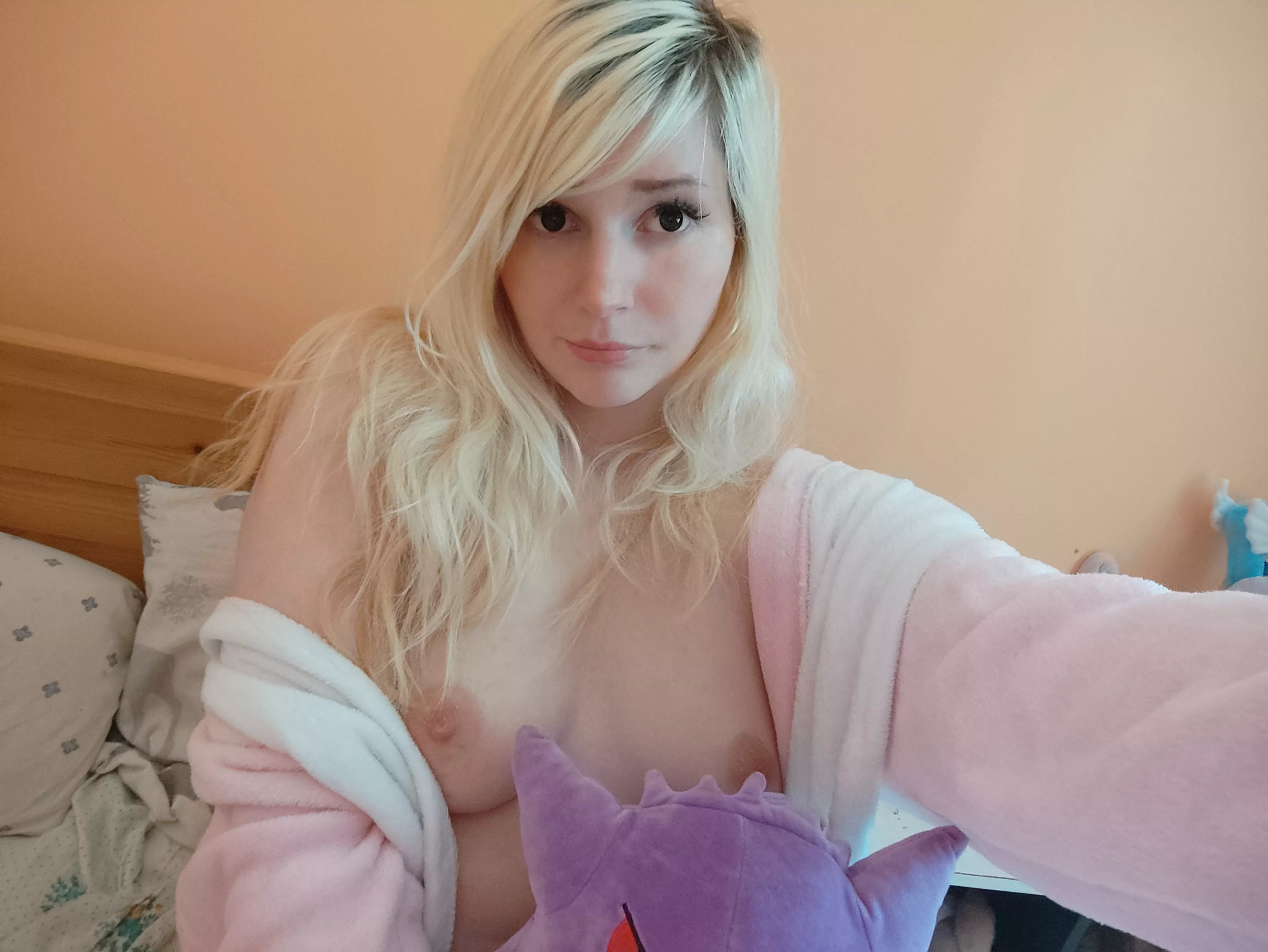 Whos that Pokemon peeking[F]